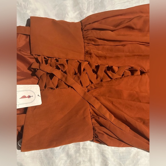 Elegant Orange Marrón Wedding Dress - Picture 4 of 16